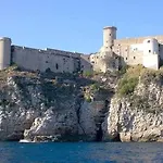 Gaeta, La Loggia 3*