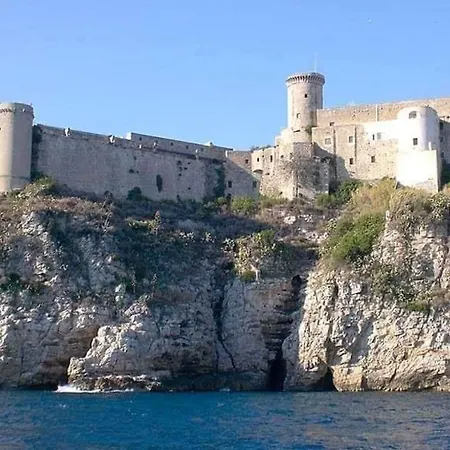 Gaeta, La Loggia 4*