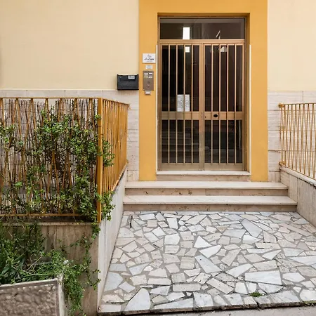 Gaeta, La Loggia Nocleg ze śniadaniem